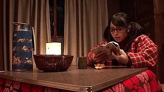 Japanische Schlampe masturbiert